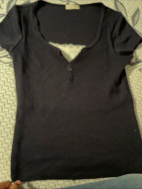 Slim Ribbed Scoop-Neck Short Sleeve Top - Black